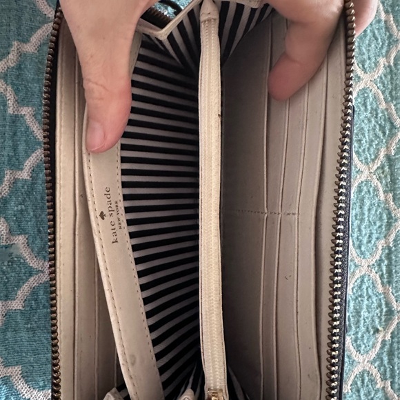 Kate Spade Bow black leather zip around wallet with bow - Picture 5 of 7